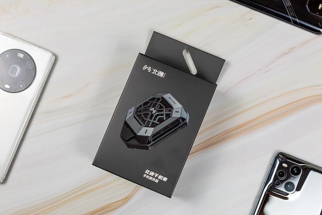 北通千机寒散热器 三档智能控温，助手机瞬间“退烧”
